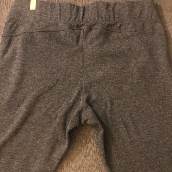 LUNYA Restore Pocket Legging in Charcoal Grey Heather - Picture 8 of 9